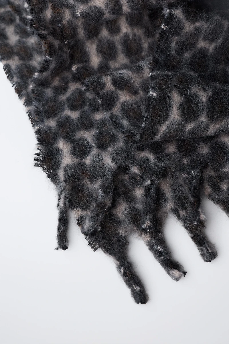ANIMAL PRINT FRINGED SCARF