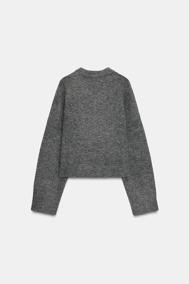 PULL EN MAILLE DOUX À BOUTONS
