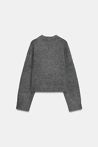 PULL EN MAILLE DOUX À BOUTONS
