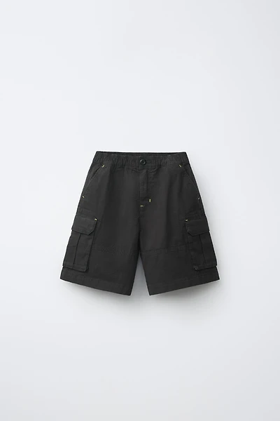 TEXTURED CARGO SHORTS