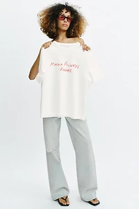 T-SHIRT À MANCHES COURTES ET INSCRIPTION