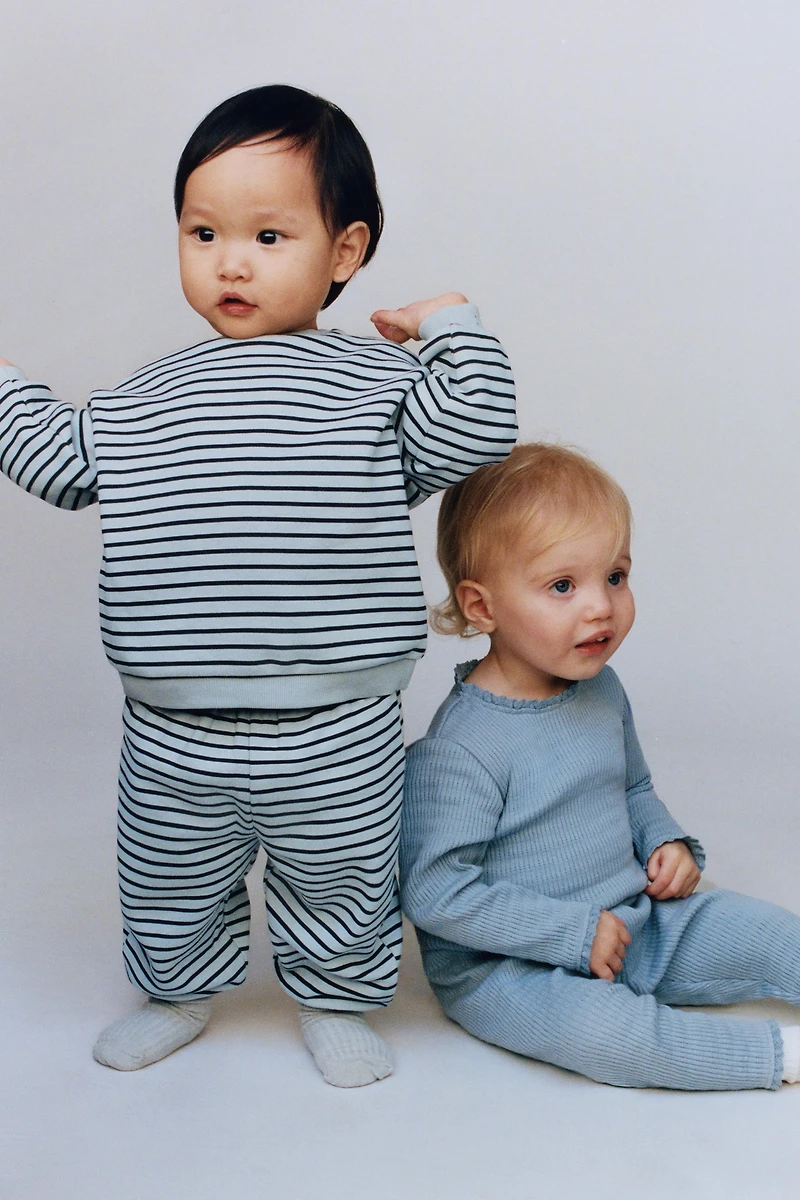 STRIPED SWEATSHIRT AND JOGGER PANTS SET