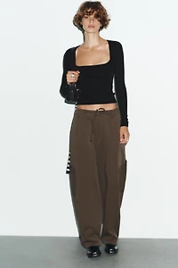 RIBBED SQUARE NECK TOP