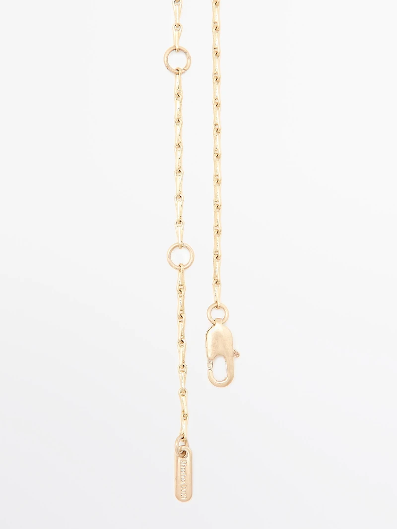 Necklace with translucent stone pendant