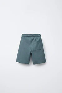 TEXTURED KNIT STRAIGHT SHORTS