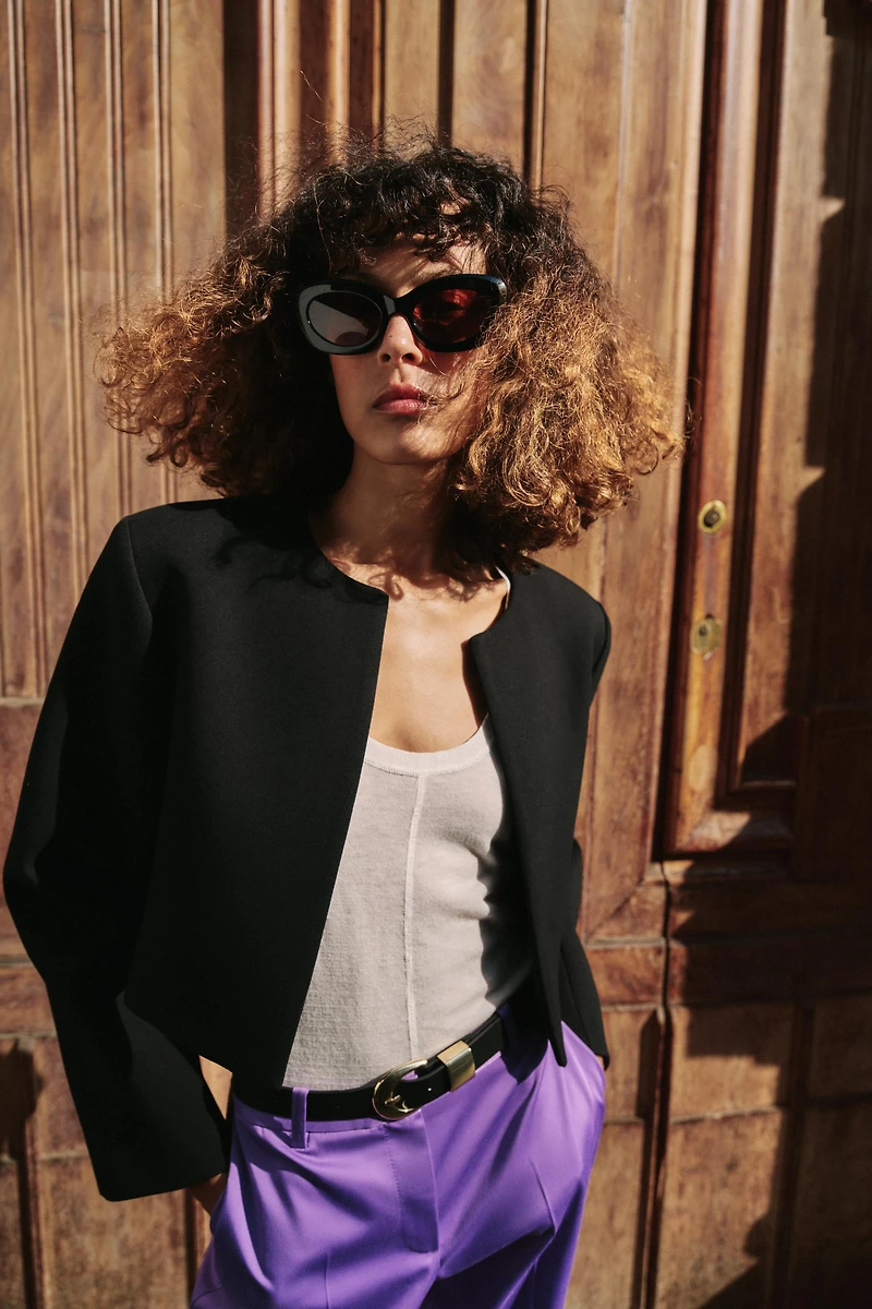 SHORT BLAZER WITH SHOULDER PADS