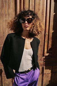 SHORT BLAZER WITH SHOULDER PADS