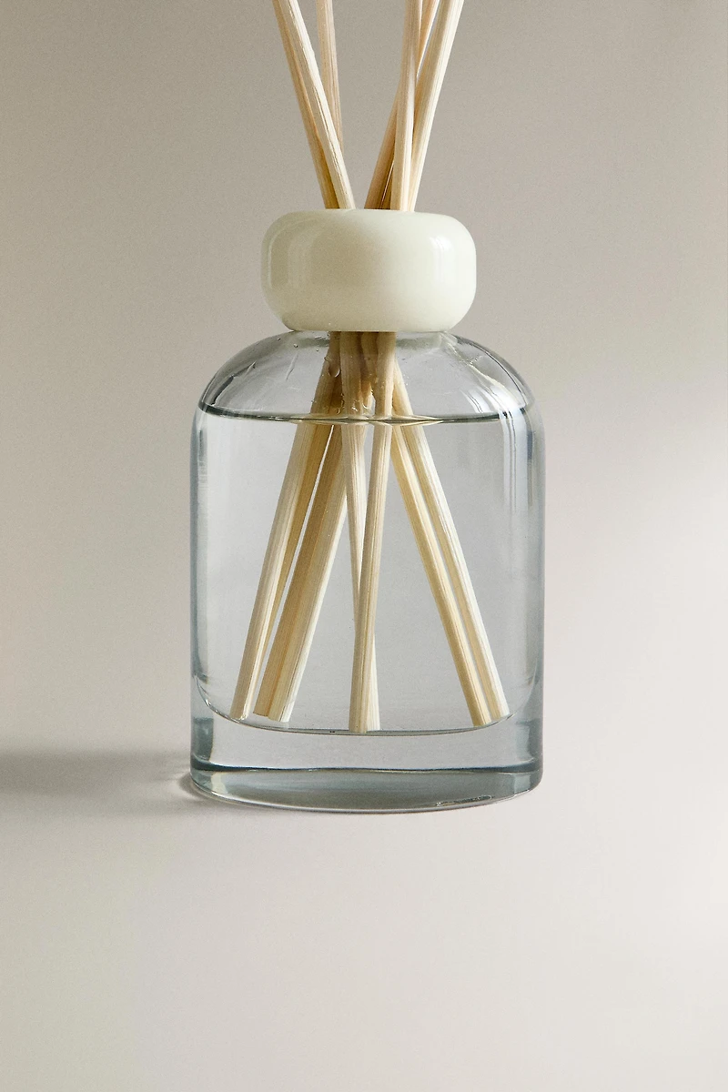 (4.06 oz) ÉCLAT DE LYS SCENTED REED DIFFUSER