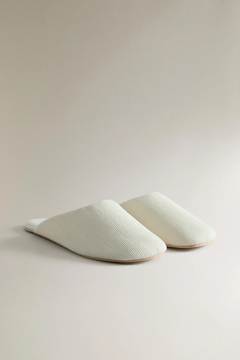 PLEATED MULES