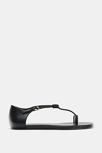 FLAT SANDALS WITH KNOTTED TOE STRAP