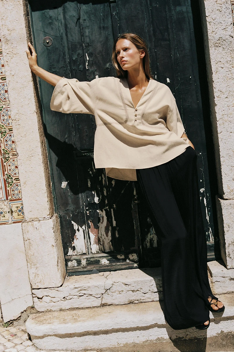 CHEMISE OVERSIZE EN LIN À SURPIQÛRES CONTRASTÉES