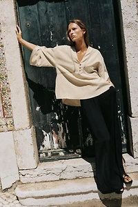CHEMISE OVERSIZE EN LIN À SURPIQÛRES CONTRASTÉES