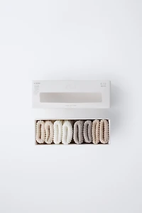 LOT DE QUATRE CHAUSSETTES COULEURS BOÎTE