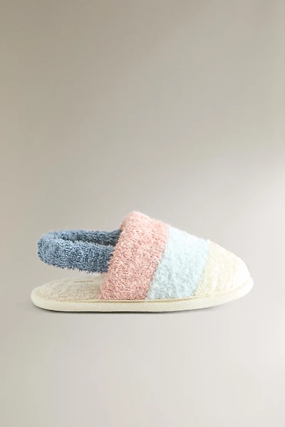CHAUSSONS ENFANT SERVIETTE DE BAIN