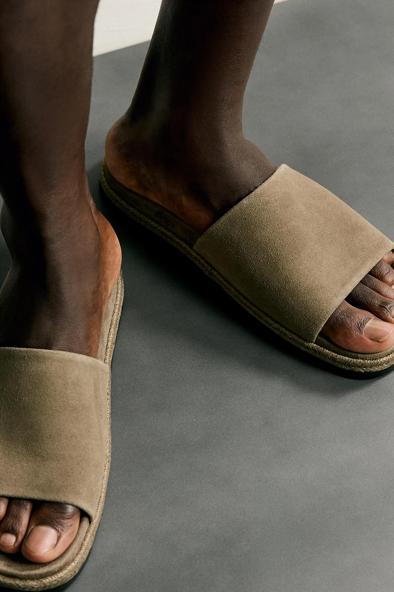 LEATHER SANDALS