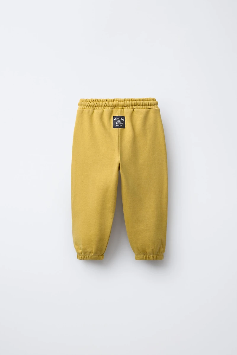 PANTALON DE JOGGING AVEC ÉTIQUETTE