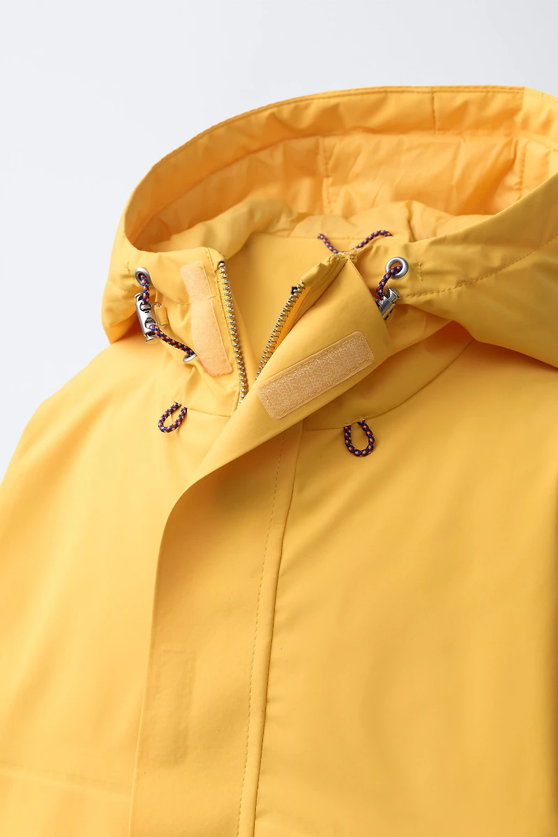 WATER RESISTANT AND WINDPROOF JACKET