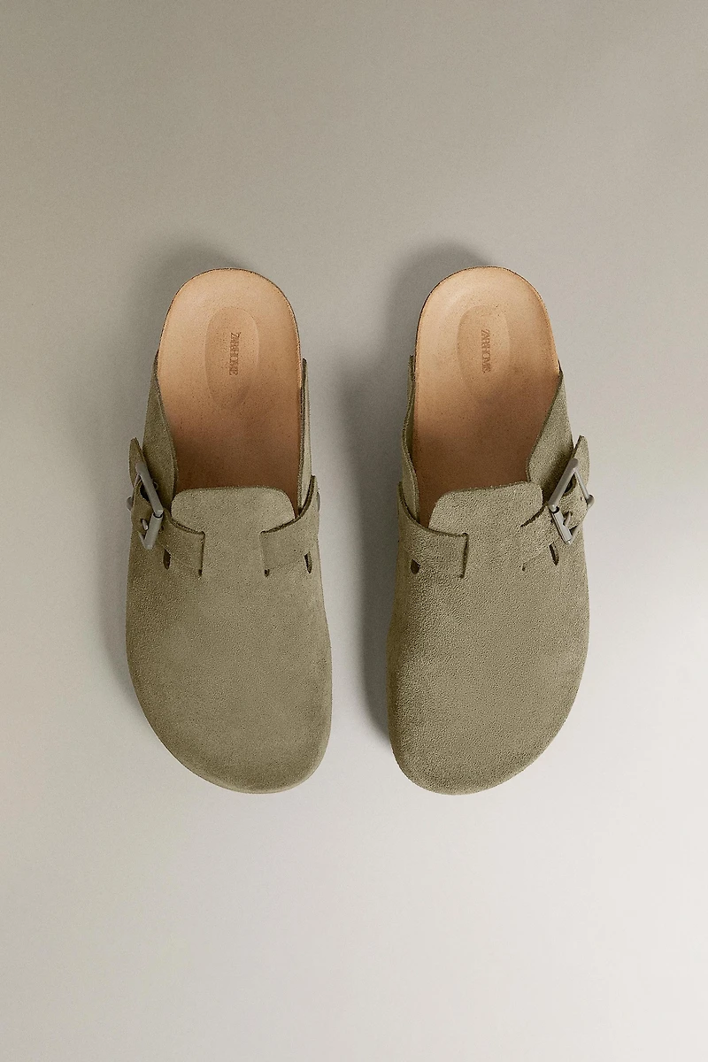 LEATHER CLOGS WITH BUCKLE