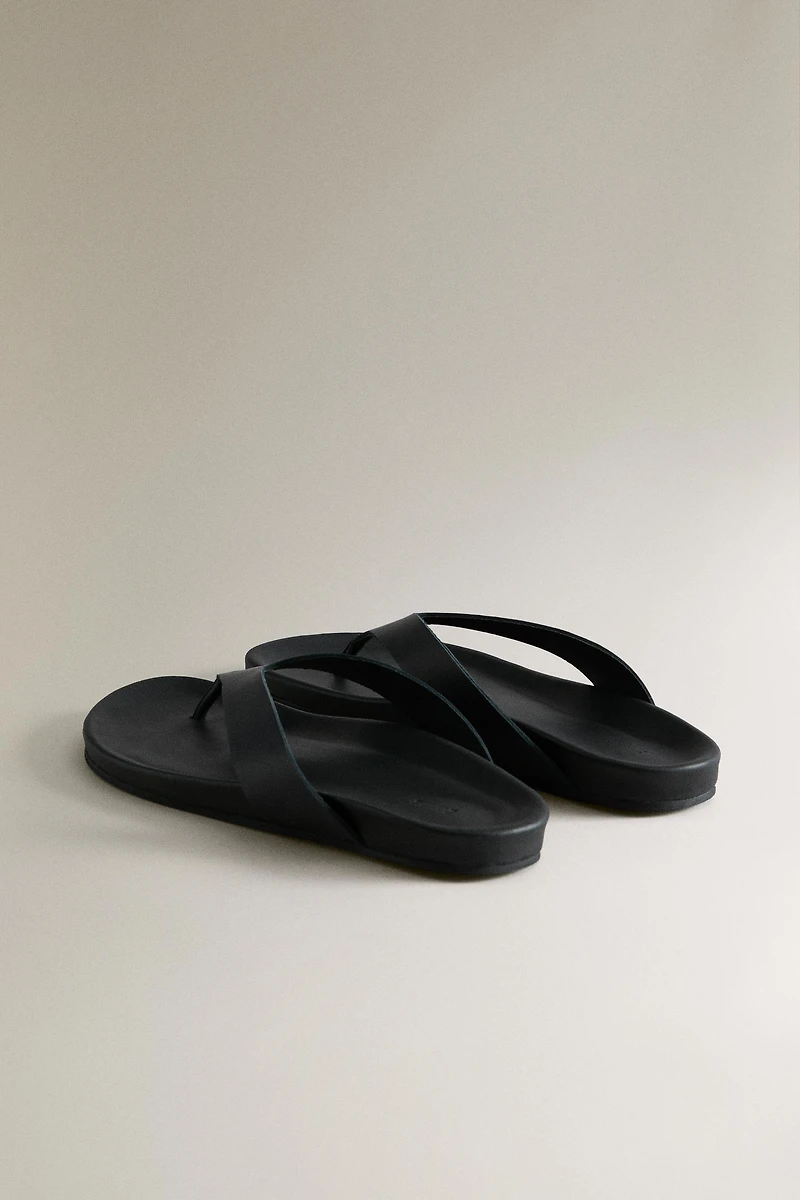 LEATHER THONG SANDALS