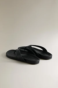 LEATHER THONG SANDALS