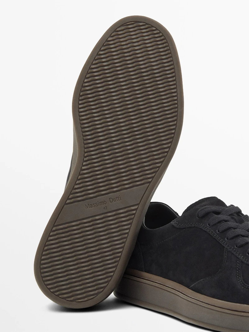 Tennis en nubuck à semelle contrastante