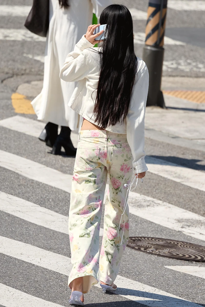 TRF LOW RISE LOOSE FIT FLORAL JEANS
