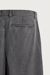 RELAXED FIT PLEATED CHINO PANTS