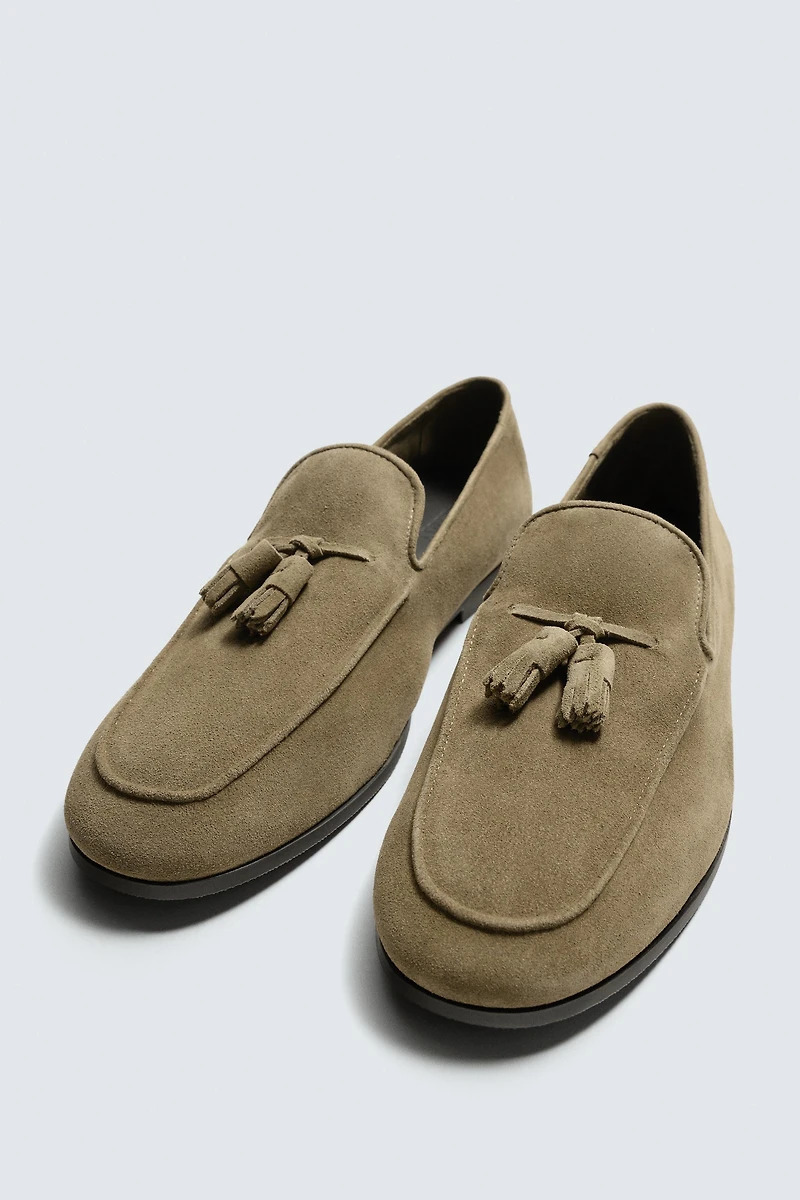 MOCASSINS EN CUIR À POMPONS