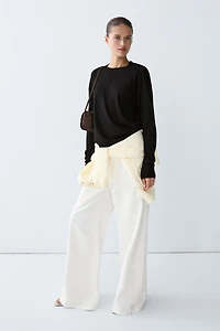 Fine knit round neck sweater