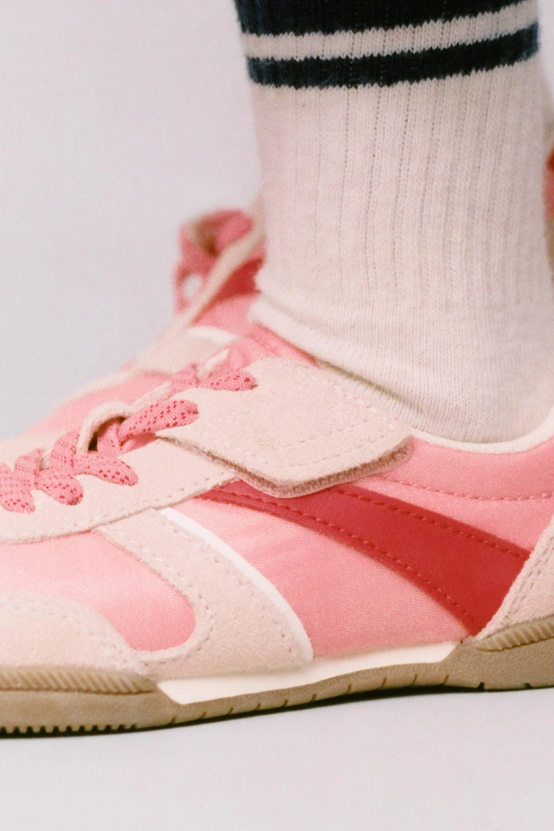 RETRO SNEAKERS