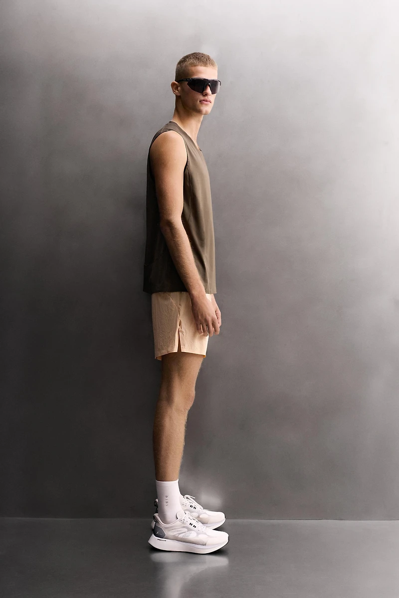 GRAPHIC RUNNING TANK TOP