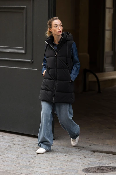 GILET LONG MATELASSÉ À CAPUCHE