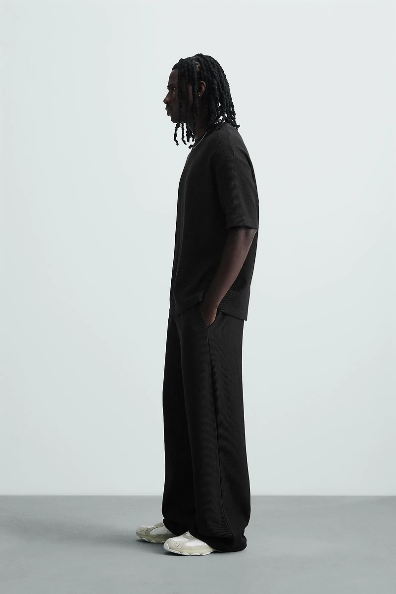 VERTICAL TEXTURED T-SHIRT