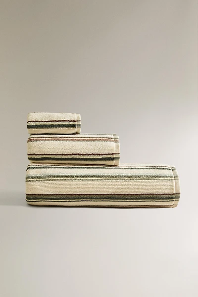 IRREGULAR STRIPED BATH TOWEL