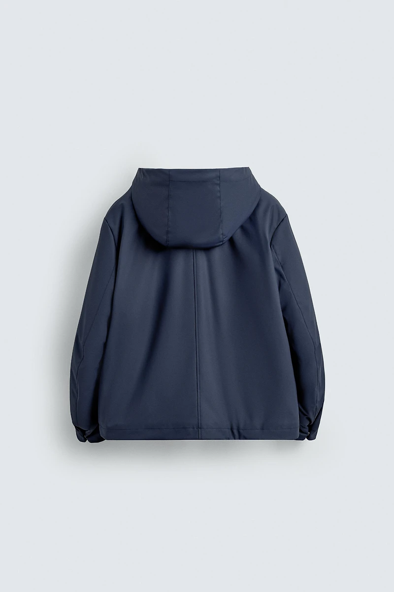 PARKA EFFET GOMME AVEC CAPUCHE