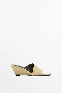 Sandale compensée en cuir souple