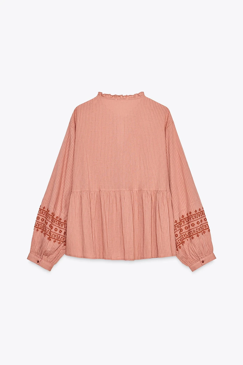 BLOUSE BRODERIES CONTRASTE