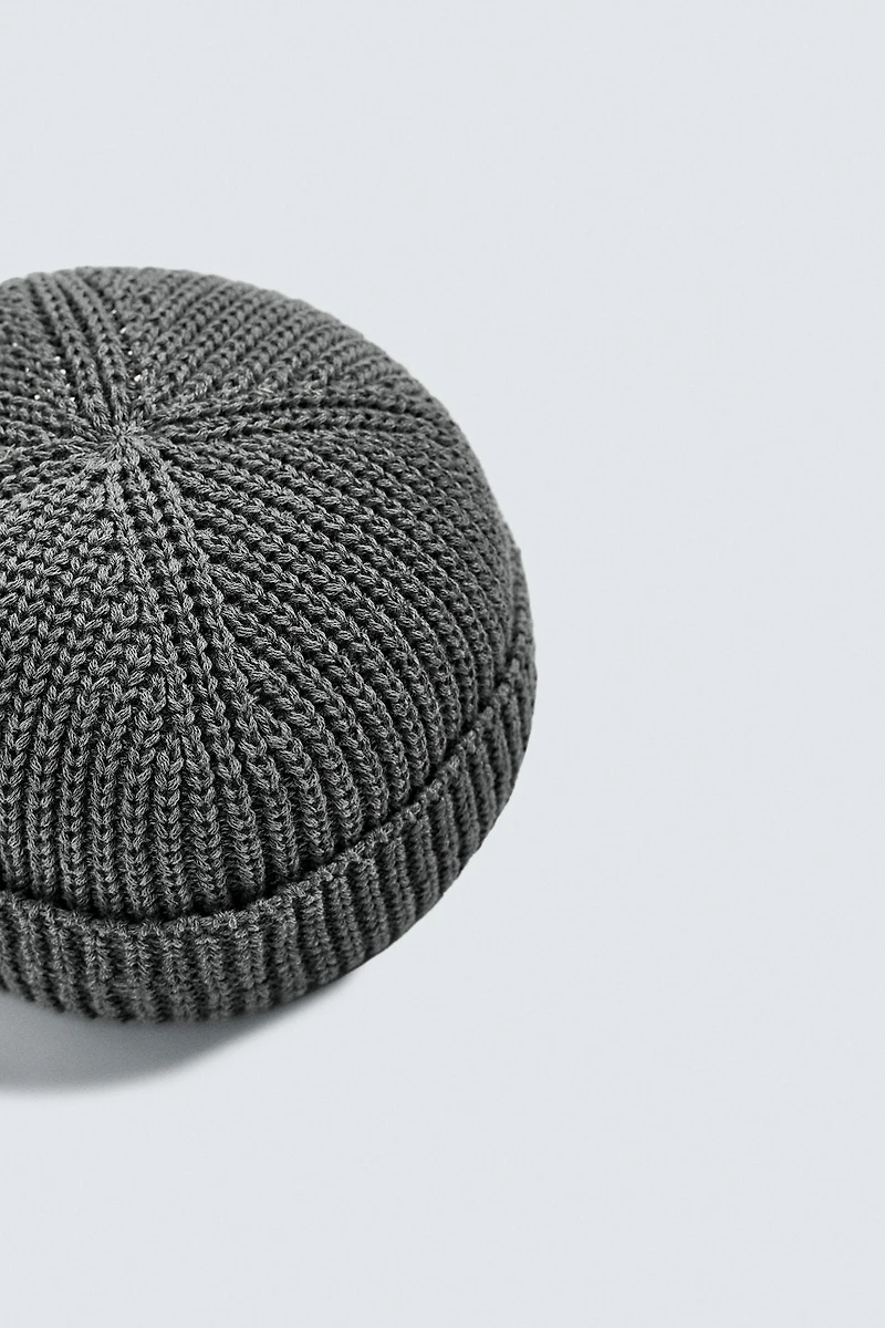 SHORT KNIT HAT