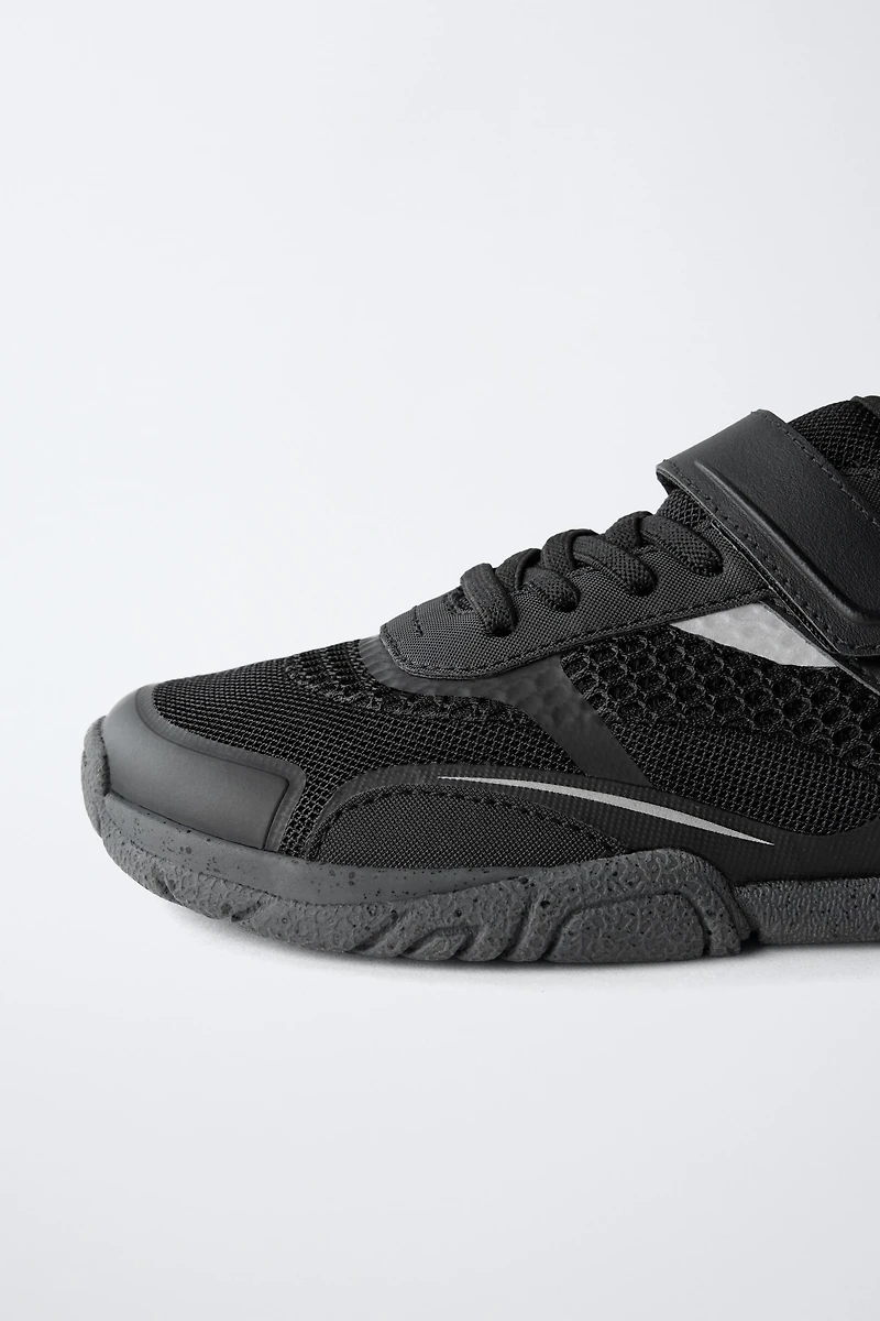 BAREFOOT SNEAKERS