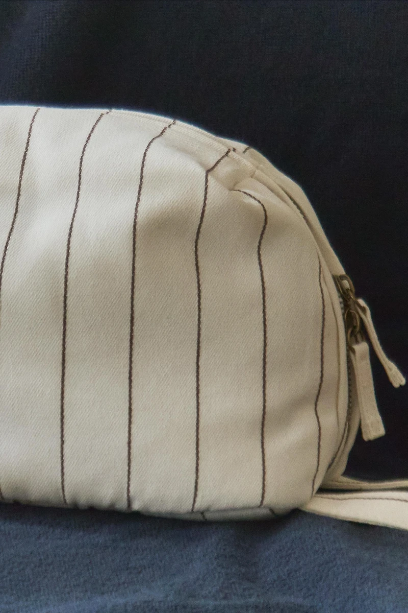 STRIPED MAKEUP BAG