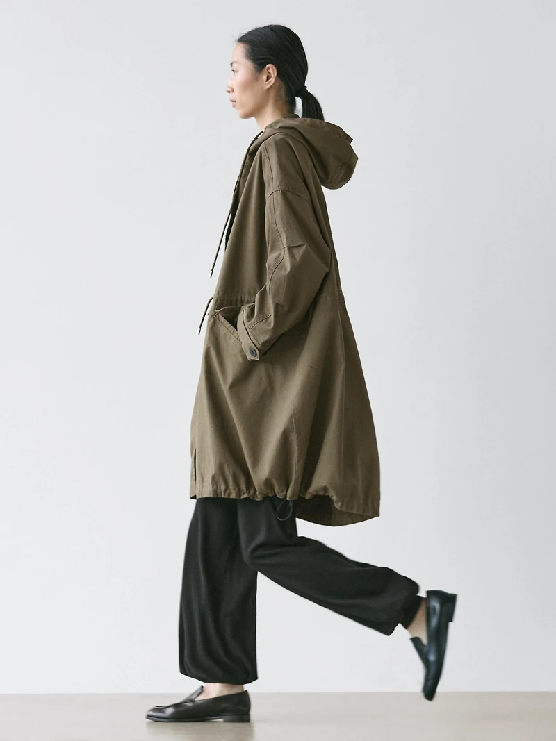 Trench tissu technique à capuche