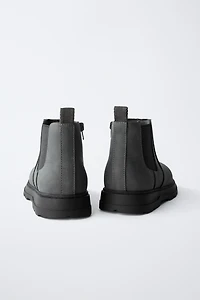 CHELSEA BOOTS