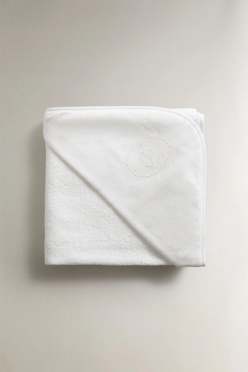 SORTIE DE BAIN À CAPUCHE BÉBÉ BRODÉE
