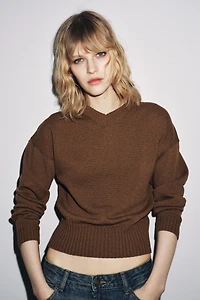 V-NECK KNIT SWEATER
