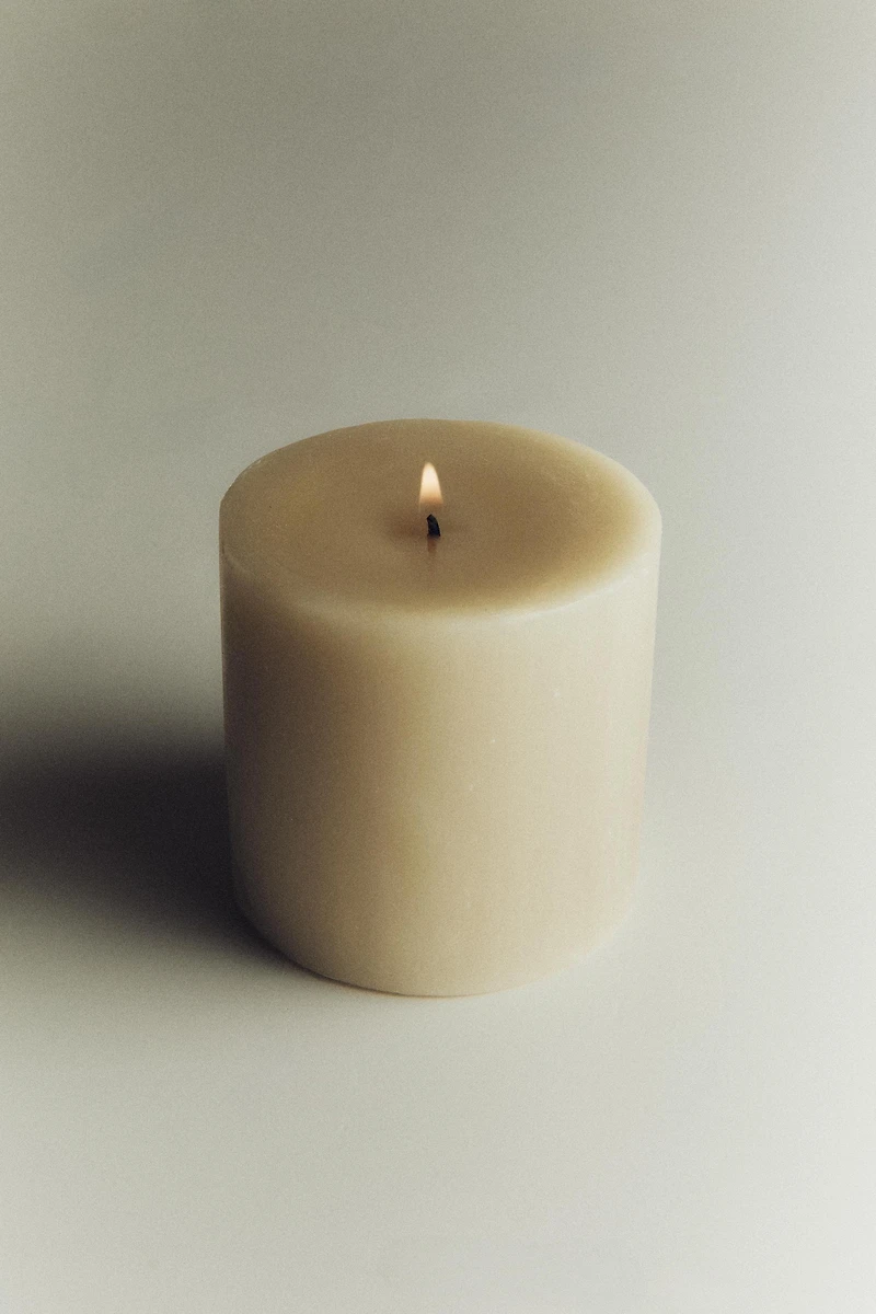 DECORATIVE CYLINDRICAL CANDLE