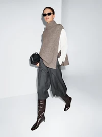 100% wool long Bermuda shorts with darts