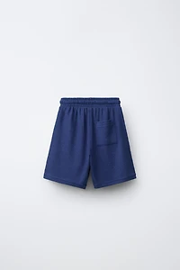ENSEMBLE T-SHIRT ET SHORT GAUFRÉ ÉTIQUETTE