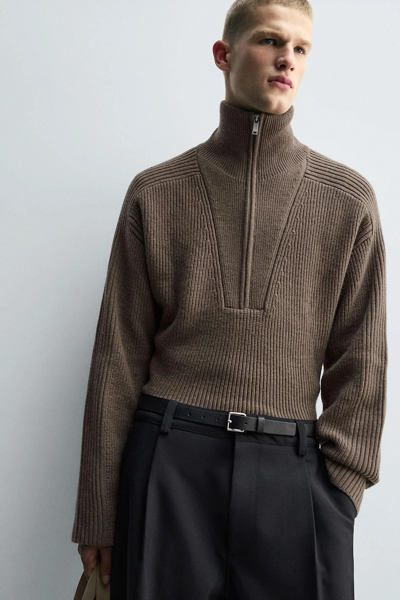 PULL EN MAILLE PERLÉE AVEC COL ZIPPÉ