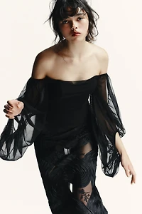 FLOWY STRAIGHT NECK TOP