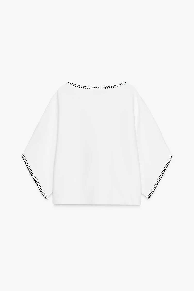 TOP EN MAILLE BRODERIES CONTRASTE